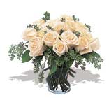 11 adet beyaz gül vazoda  Iğdır Bağlar ucuz çiçek gönder 