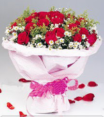  Iğdır Enginalan uluslararası çiçek gönderme  12 ADET KIRMIZI GÜL BUKETI 