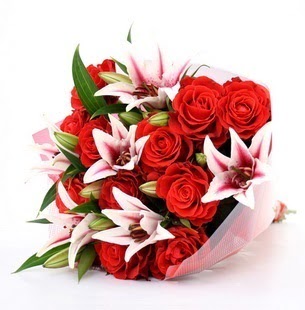  Iğdır Özdemir hediye sevgilime hediye çiçek  3 dal kazablanka ve 11 adet kırmızı gül