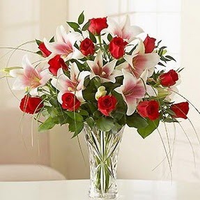  Iğdır karakoyunlu çiçek gönderme sitemiz güvenlidir  12 adet kırmızı gül 1 dal kazablanka çiçeği