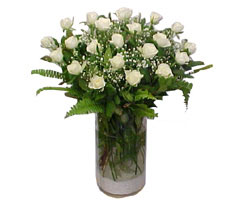  Iğdır Kışla çiçekçi telefonları  cam yada mika Vazoda 12 adet beyaz gül - sevenler için ideal seçim