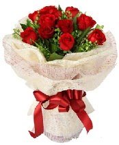 12 adet kırmızı gül buketi  Iğdır çiçek yolla yurtiçi ve yurtdışı çiçek siparişi 
