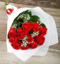 9 kırmızı gülden buket çiçeği  Iğdır Söğütlü çiçek siparişi sitesi 