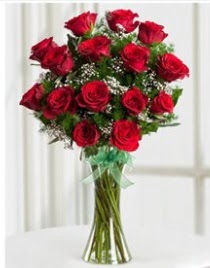 Cam vazo içerisinde 11 kırmızı gül vazosu  Iğdır çiçek yolla yurtiçi ve yurtdışı çiçek siparişi 
